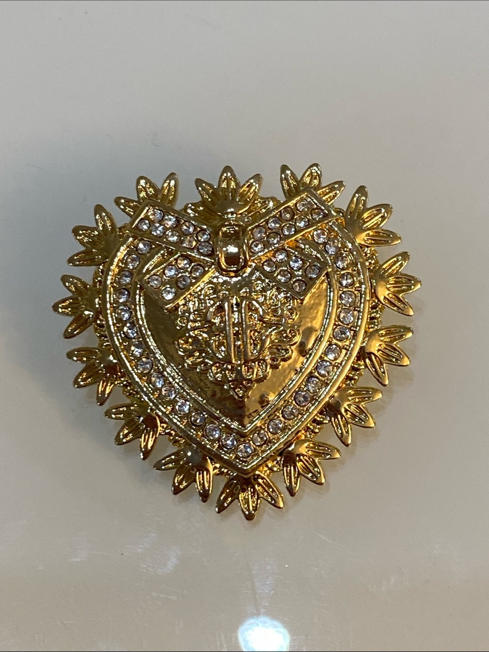 Gold tone heart brooch